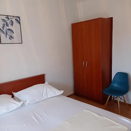 Nina M Apartament *
