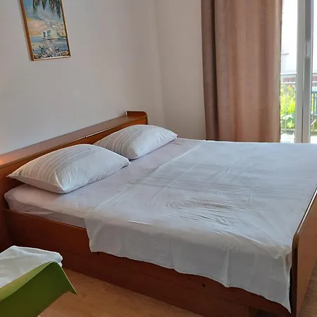 Nina M Apartament Baška Voda