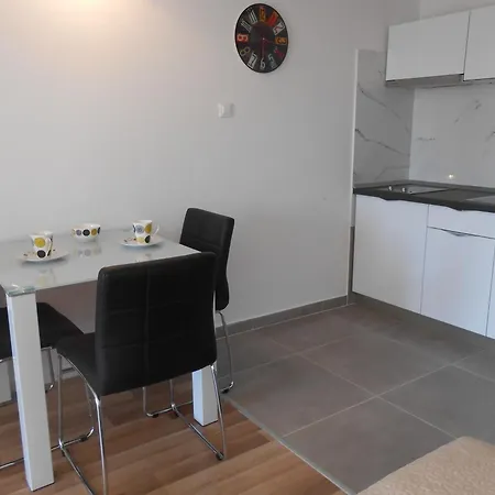 Nina M Apartman Baška Voda