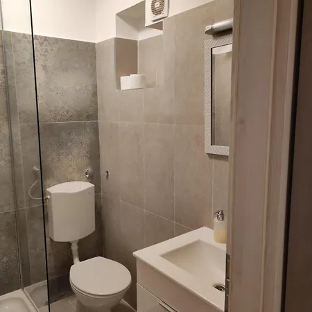 Nina M Apartment *