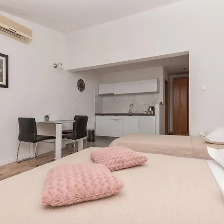 Apartment Nina M Baska Voda