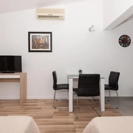 Apartment Nina M *